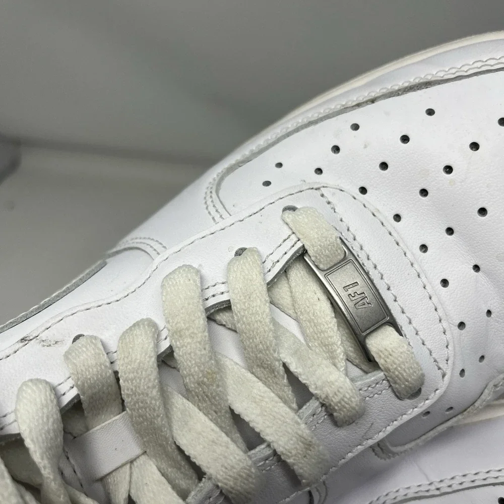Nike Air Force 1 AF1 '07 Low Men's Triple White Sneakers Size 10.5 CW2288-111
